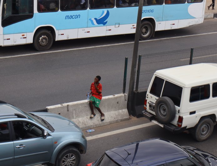 TRÂNSITO EM LUANDA INTENSIFICA-SE COM LONGAS FILAS E CIRCULAÇÃO LENTA EM VÁRIOS PONTOS DA CIDADE