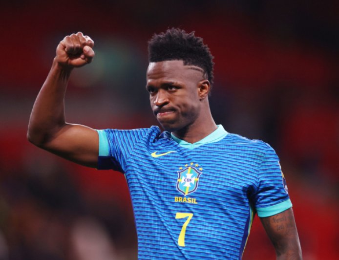 VINÍCIUS JÚNIOR CRIA GABINETE JURÍDICO GRATUITO PARA APOIAR VÍTIMAS DE RACISMO NO BRASIL