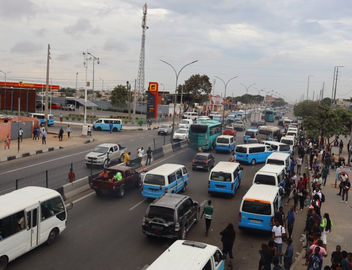 LUANDA EM MARCHA LENTA: CONGESTIONAMENTOS DOMINAM PRINCIPAIS ARTÉRIAS DA CIDADE