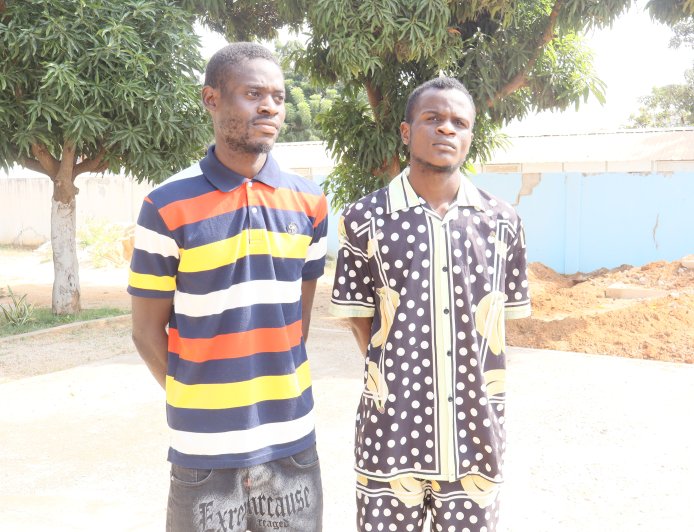 POLÍCIA APRESENTA SUSPEITOS DO HOMICÍDIO DE DOIS SEGURANÇAS E APREENDE ARMA USADA NOS CRIMES EM LUANDA