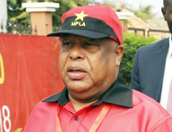 COM MAIS DE 19 MIL ASSINATURAS, HIGINO CARNEIRO AVANÇA PARA A CORRIDA À PRESIDÊNCIA DO MPLA
