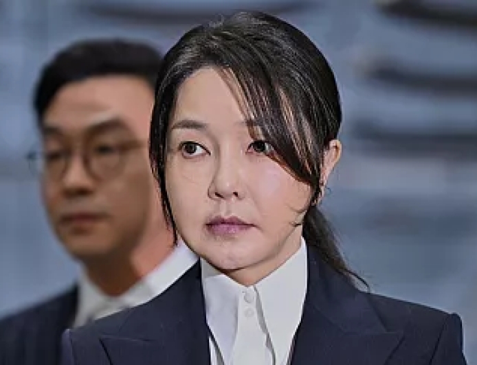 EX-PRIMEIRA-DAMA DA COREIA DO SUL CONDENADA A MAIS 7 ANOS DE PRISÃO POR CORRUPÇÃO