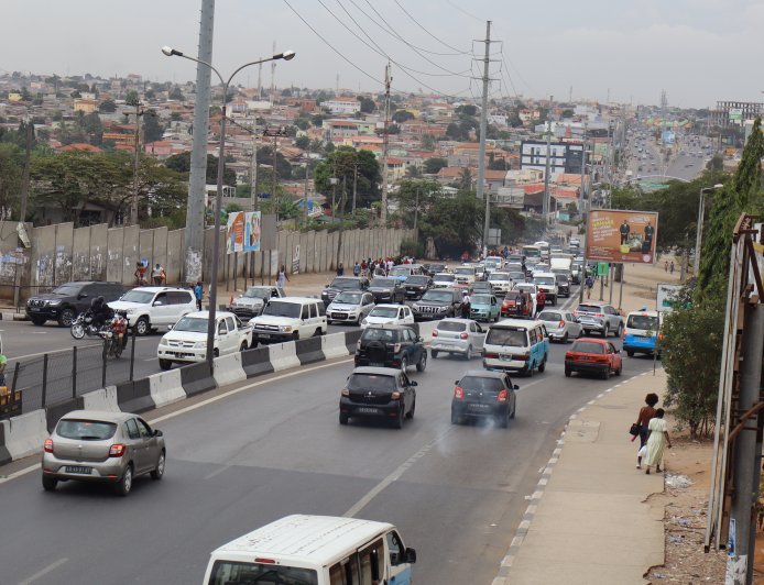 TRÂNSITO INTENSO CONDICIONA CIRCULAÇÃO EM VÁRIAS ARTÉRIAS DE LUANDA