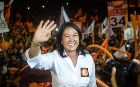 KEIKO FUJIMORI TOMA POSSE COMO PRESIDENTE DO PERU COM JAVIER MILEI ENTRE OS CONVIDADOS