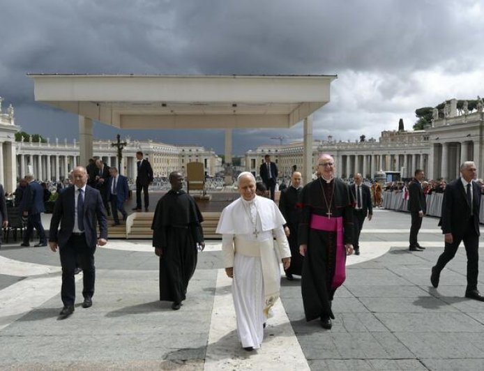 VATICANO DECRETA EXCOMUNHÃO DOS BISPOS LEFEBVRIANOS APÓS CONSAGRAÇÕES EPISCOPAIS SEM AUTORIZAÇÃO DO PAPA