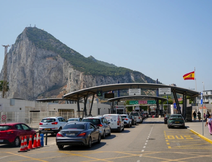 GIBRALTAR DERRUBA MURO HISTÓRICO E ABRE UMA NOVA ERA NA FRONTEIRA COM ESPANHA