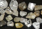 DOIS ESTRANGEIROS DETIDOS COM 759 DIAMANTES