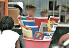 LIVROS ESCOLARES GRATUITOS À VENDA NAS RUAS DE LUANDA: PAIS QUESTIONAM FISCALIZAÇÃO