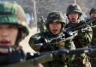 CRISE DE RECRUTAS LEVA COREIA DO SUL A DISCUTIR SERVIÇO MILITAR PARA MULHERES