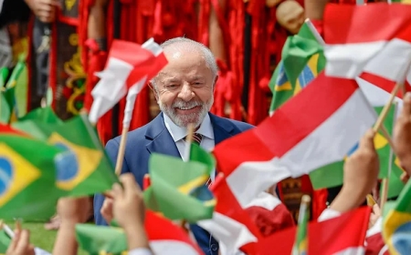 LULA DA SILVA FORMALIZA CANDIDATURA AO QUARTO MANDATO PRESIDENCIAL NO BRASIL