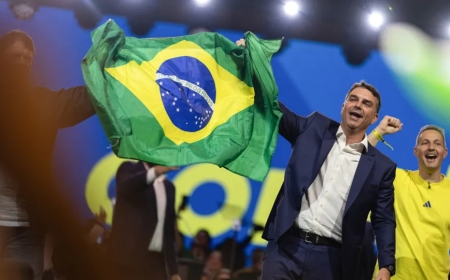 FAMÍLIA BOLSONARO LANÇA SEIS CANDIDATURAS ÀS ELEIÇÕES DE 2026