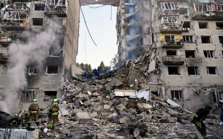 ATAQUE RUSSO MATA 15 E ATINGE ESTRUTURAS CIVIS EM KIEV