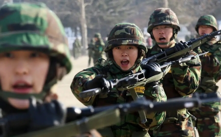 CRISE DE RECRUTAS LEVA COREIA DO SUL A DISCUTIR SERVIÇO MILITAR PARA MULHERES