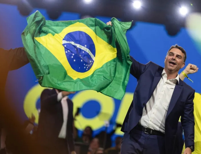 FAMÍLIA BOLSONARO LANÇA SEIS CANDIDATURAS ÀS ELEIÇÕES DE 2026