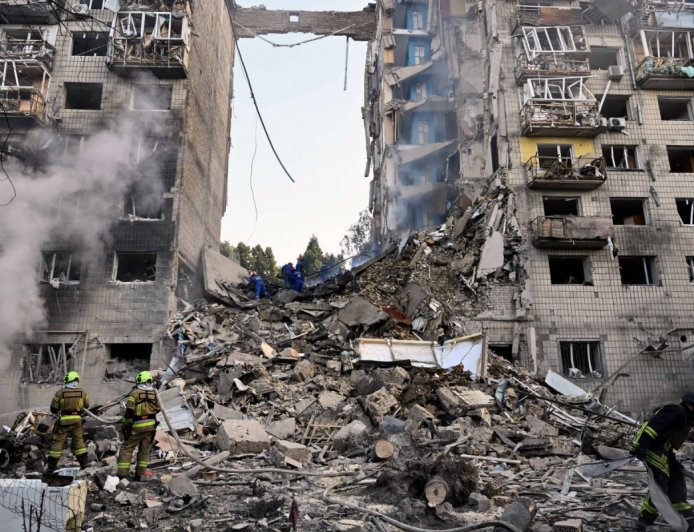 ATAQUE RUSSO MATA 15 E ATINGE ESTRUTURAS CIVIS EM KIEV