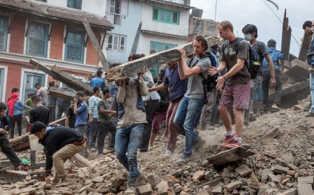 NEPAL DECRETA LUTO ENQUANTO BUSCAS TENTAM LOCALIZAR MILHARES DE DESAPARECIDOS