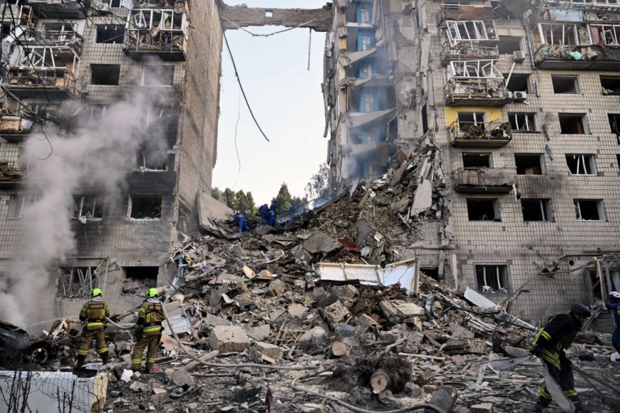 ATAQUE RUSSO MATA 15 E ATINGE ESTRUTURAS CIVIS EM KIEV