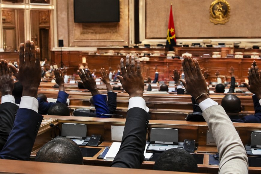 QUANDO O MANDATO VIRA PASSAGEM: DEPUTADOS, PARTIDOS E A ÉTICA DA PERMANÊNCIA
