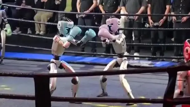 CHINA: ROBÔS LUTAM BOXE E JOGAM PARTIDAS DE ESTRATÉGIA