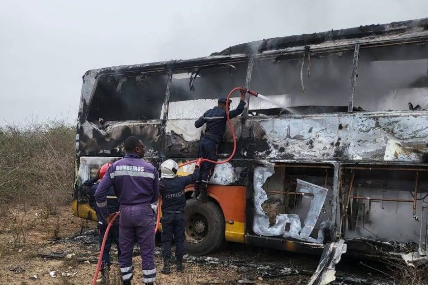 COLISÃO ENTRE AUTOCARRO E MOTORIZADA PROVOCA 22 MORTOS E 12 FERIDOS GRAVES NO CUANZA-SUL
