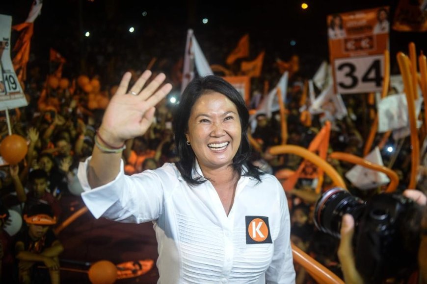 KEIKO FUJIMORI TOMA POSSE COMO PRESIDENTE DO PERU COM JAVIER MILEI ENTRE OS CONVIDADOS