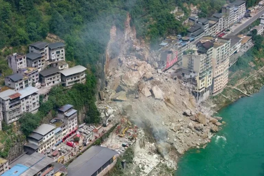 DESLIZAMENTO DE TERRA DEIXA 8 MORTOS E 34 DESAPARECIDOS NA CHINA