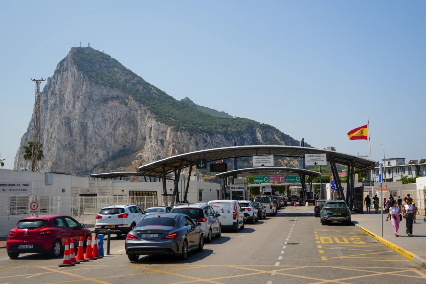 GIBRALTAR DERRUBA MURO HISTÓRICO E ABRE UMA NOVA ERA NA FRONTEIRA COM ESPANHA