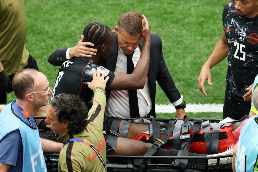 FRATURA GRAVE CHOCA MUNDIAL: ISMAËL KONÉ SOFRE LESÃO APARATOSA NA VITÓRIA DO CANADÁ SOBRE O CATAR