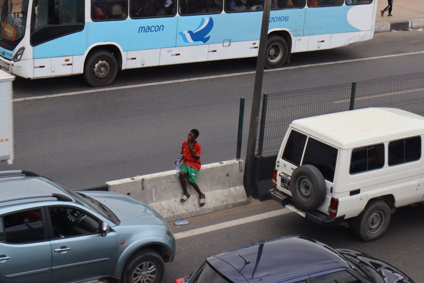 TRÂNSITO EM LUANDA INTENSIFICA-SE COM LONGAS FILAS E CIRCULAÇÃO LENTA EM VÁRIOS PONTOS DA CIDADE
