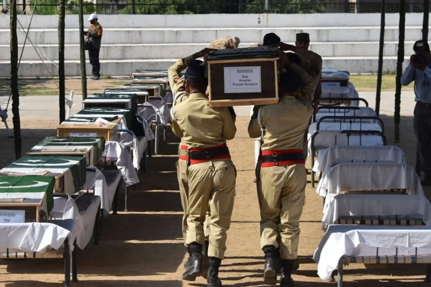 QUEDA DE HELICÓPTERO NA CAXEMIRA PAQUISTANESA MATA 22 MILITARES