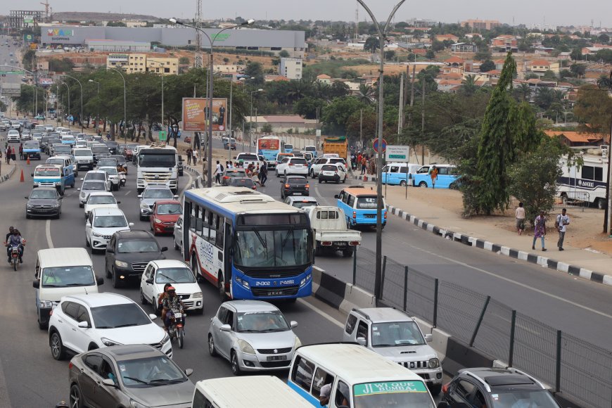 TRÂNSITO EM LUANDA: VIAS REGISTAM CONGESTIONAMENTO E CIRCULAÇÃO LENTA AO MEIO-DIA
