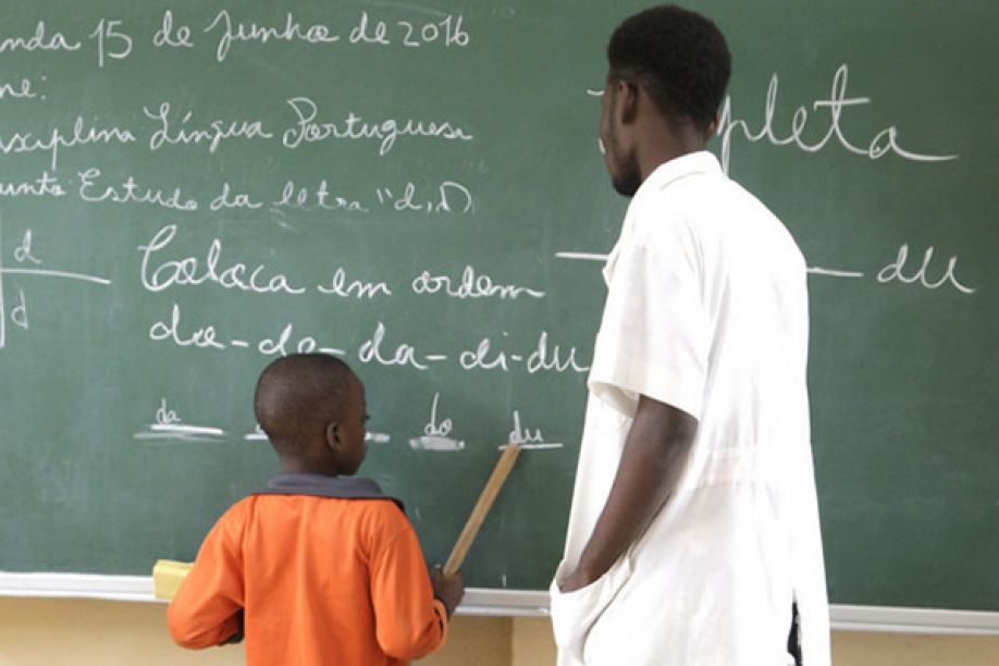 GOVERNO PREPARA PROMOÇÃO DE 27 MIL AGENTES DA EDUCAÇÃO A PARTIR DE OUTUBRO