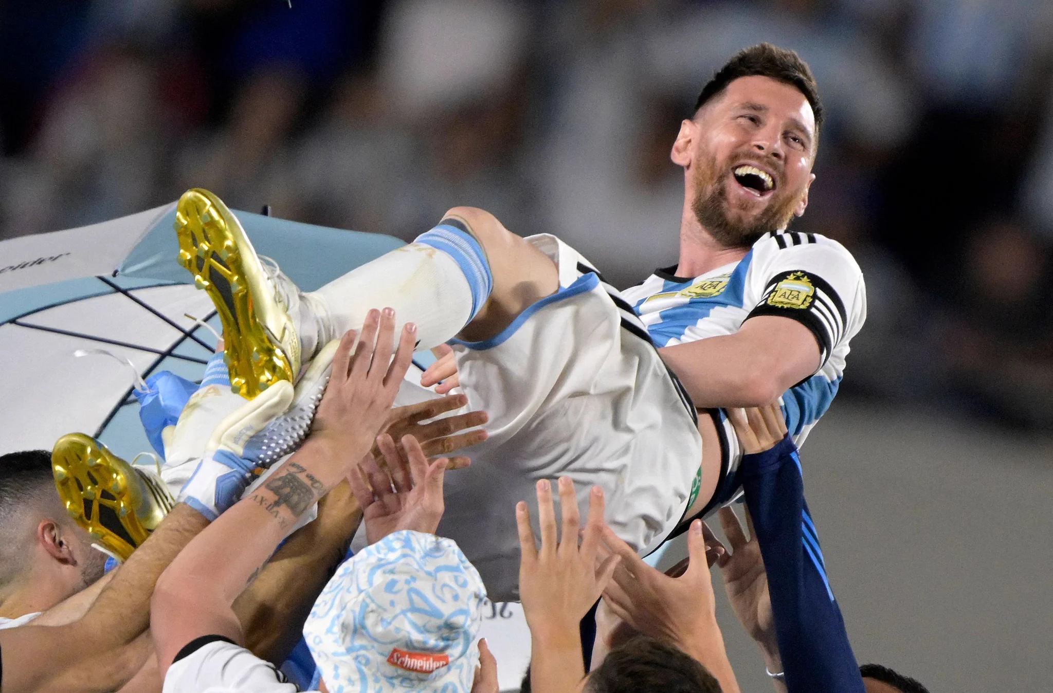 UNIVERSIDADE DE BUENOS AIRES DISTINGUE MESSI COM HONORIS CAUSA