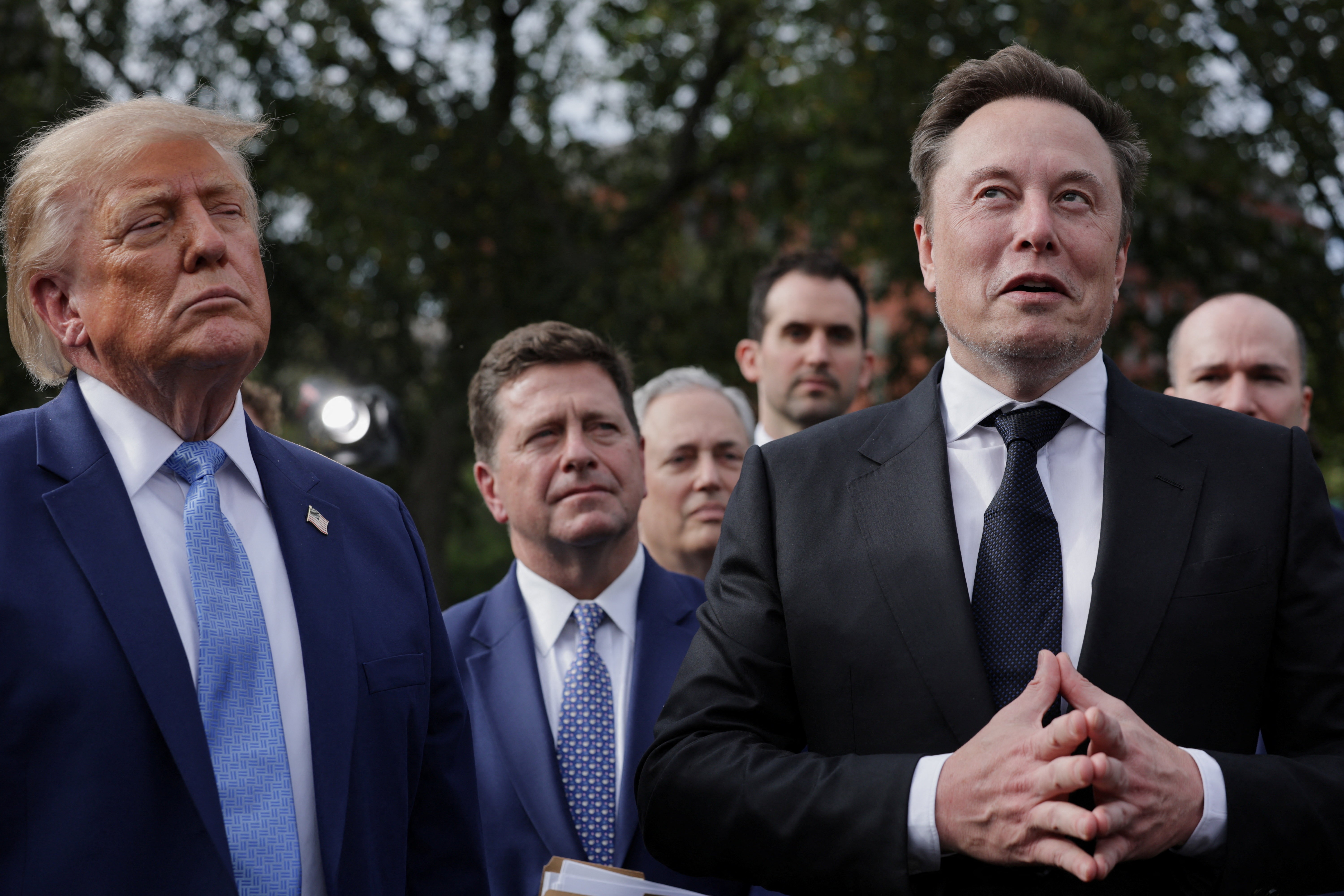 MUSK REGRESSA AO CÍRCULO DE TRUMP PARA ESTUDAR O FUTURO DA GUERRA