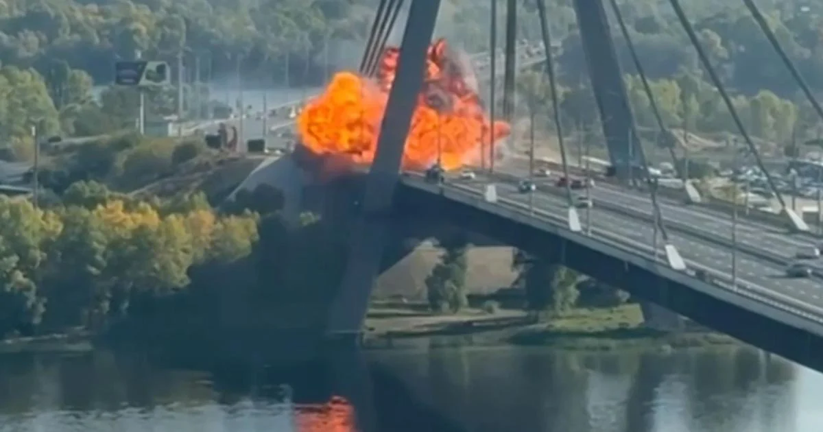 DRONE RUSSO ATINGE PONTE NORTE EM KIEV E DEIXA DOIS FERIDOS