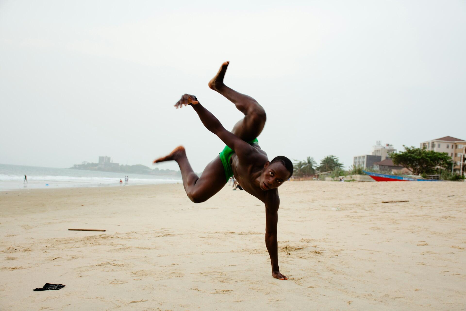 ANGOLA DANÇA: DO BATUQUE AO KUDURO, O CORPO CONTA A NOSSA HISTÓRIA