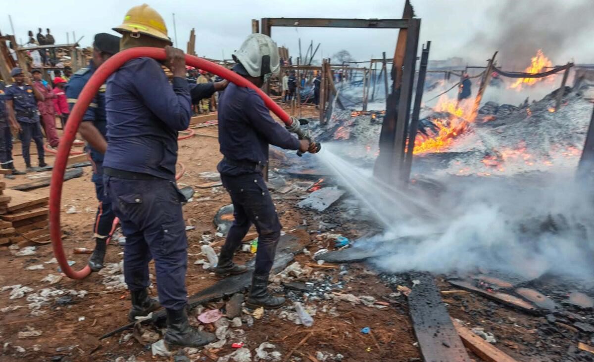 INCÊNDIO DE GRANDES PROPORÇÕES DESTRÓI PARTE DO MERCADO DO KILOLO