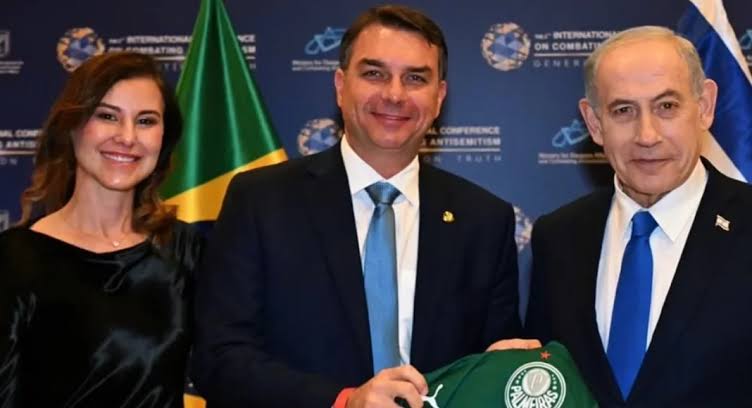 NETANYAHU APROXIMA-SE DE FLÁVIO BOLSONARO E CONVIDA CANDIDATO BRASILEIRO A VISITAR ISRAEL
