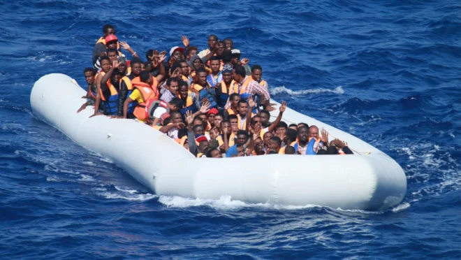 NAUFRÁGIO ENTRE DJIBUTI E IÉMEN MATA 139 MIGRANTES