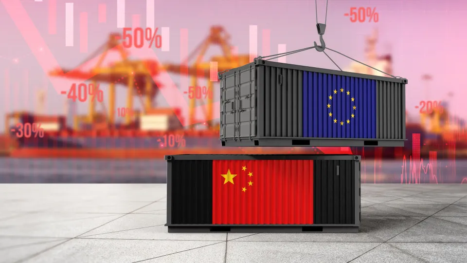 CHINA INUNDA MERCADO EUROPEU COM EXPORTAÇÕES E FORÇA UE A PREPARAR RESPOSTA