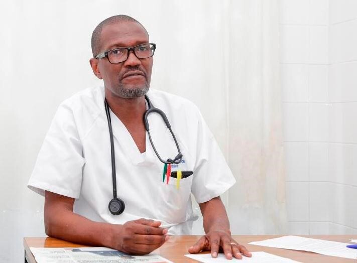VACINAÇÃO EM ANGOLA: MÉDICOS DENUNCIAM CAMPANHAS EM MASSA ENQUANTO FALTAM DOSES NOS HOSPITAIS