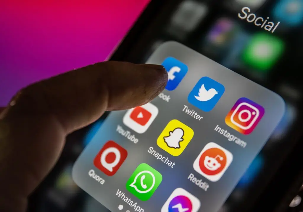REDES SOCIAIS OBRIGAM PARTIDOS ANGOLANOS A REPENSAR ESTRATÉGIAS PARA 2027