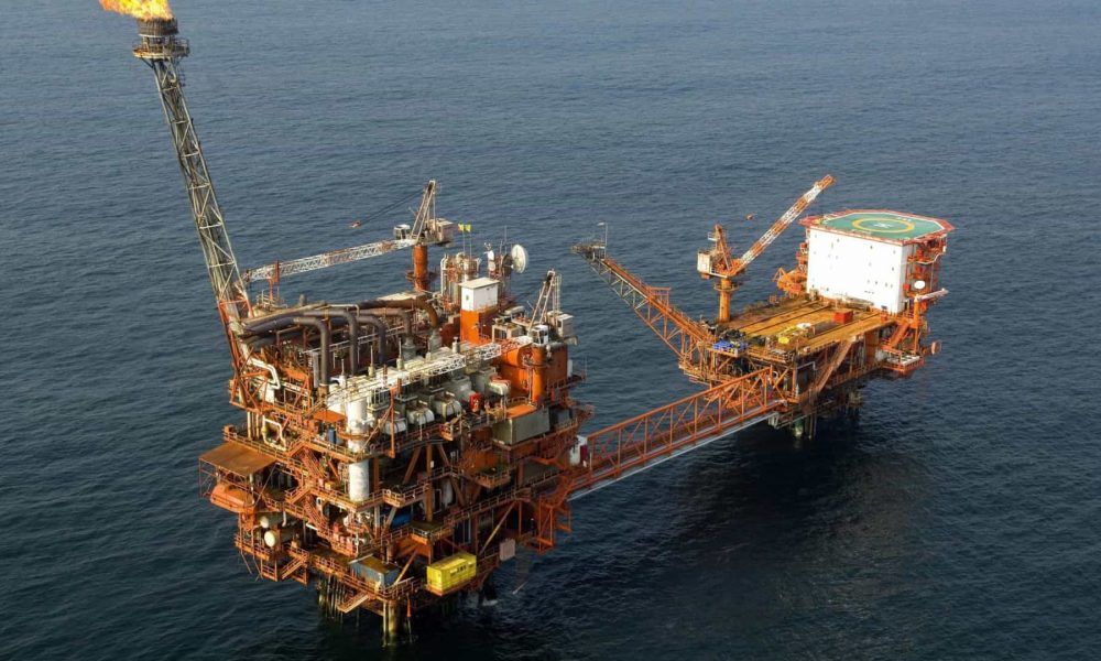 ANGOLA DESEMBOLSA 1,8 MIL MILHÕES DE DÓLARES NA IMPORTAÇÃO DE COMBUSTÍVEIS EM TRÊS MESES
